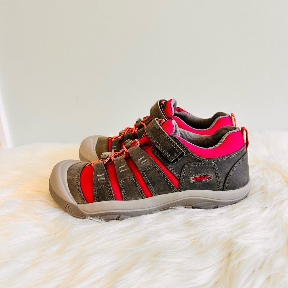 NWT KEEN Grey/Very Berry Newport Shoes!